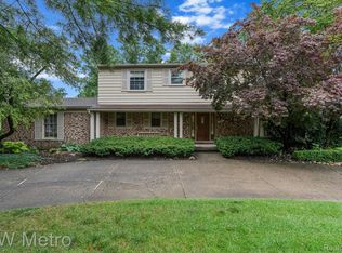 30319 Club House Ln, Farmington Hills, MI 48334