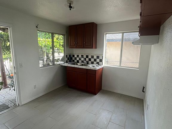 5th image of 4256 Fisher St #1