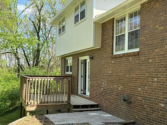 3rd image of 608 Sue Ct