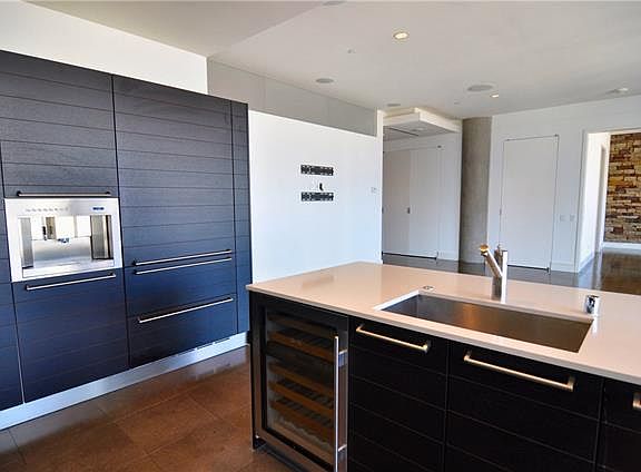 5th image of 2408 Victory Park Ln APT 738
