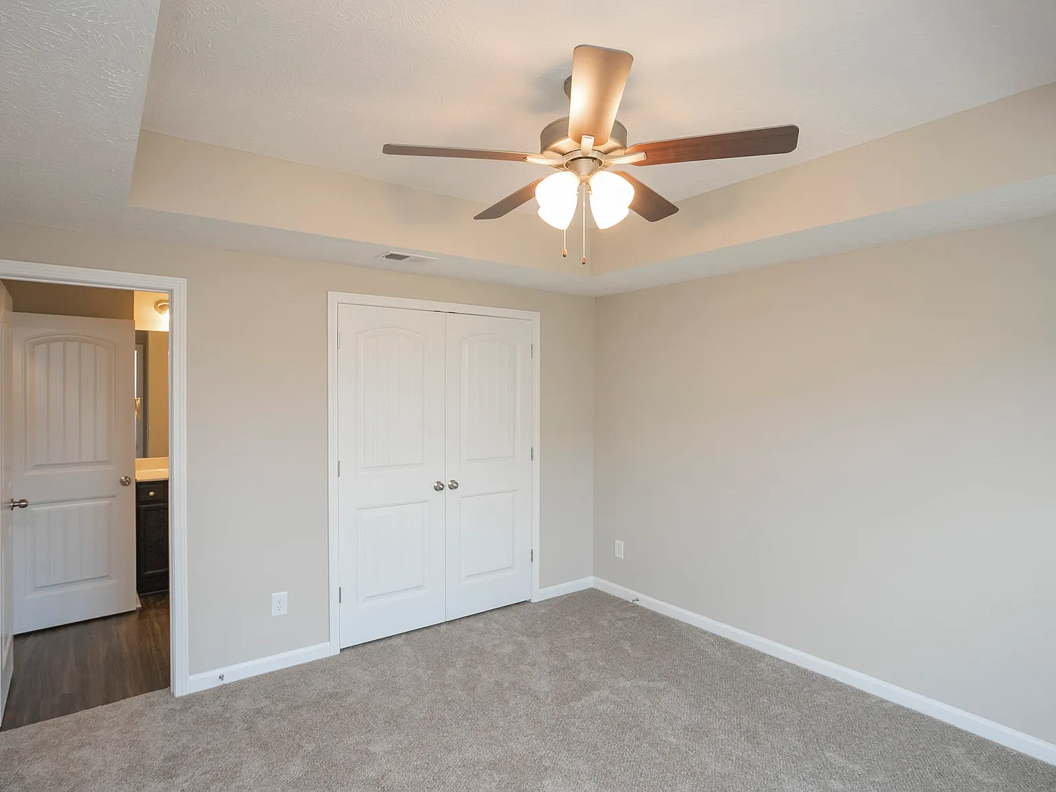 4 bed, 3.5 bath, 2064 sqft, $2,400 — Photo 3