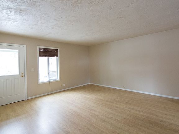 3rd image of 1504 E Stiner Ave