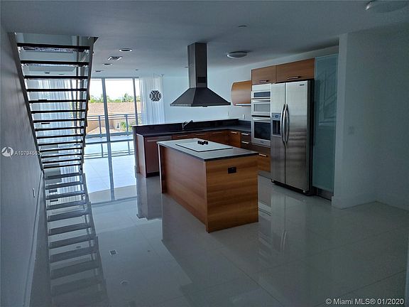 4th image of 2950 NE 188th St APT 307