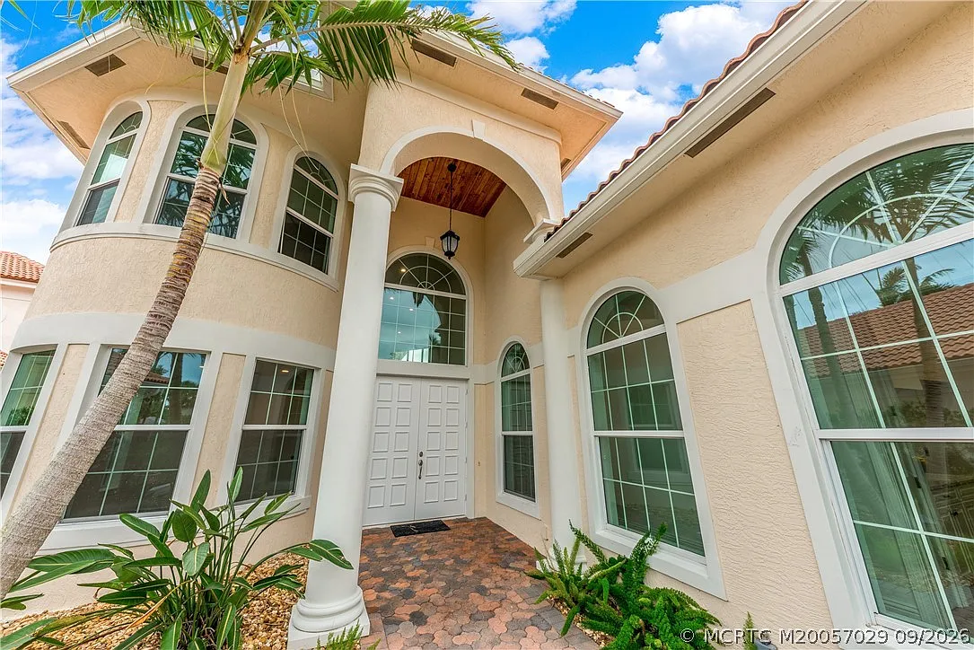 3 bed, 3.5 bath, 3739 sqft, $12,000 — Photo 2