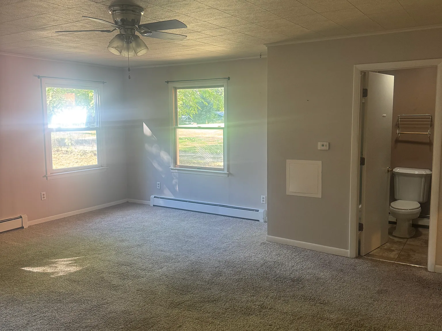 3 bed, 1.5 bath, 1827 sqft, $1,500 — Photo 2