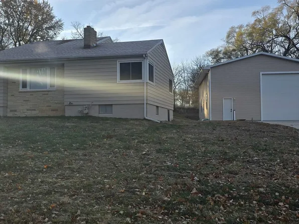 1803 Grove Rd, Bellevue, NE 68005