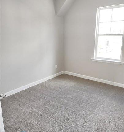 5th image of 125 McDowell Ln #1