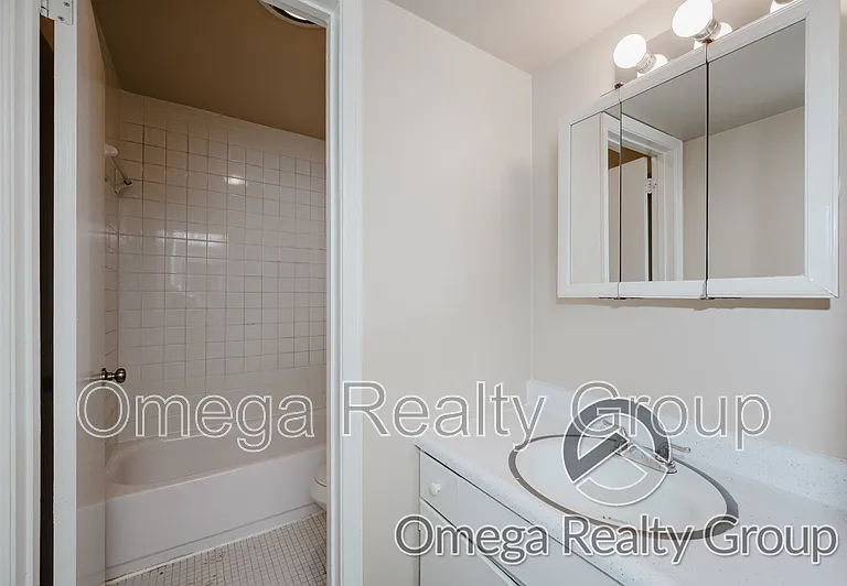 Camelot Apartments — Photo 41