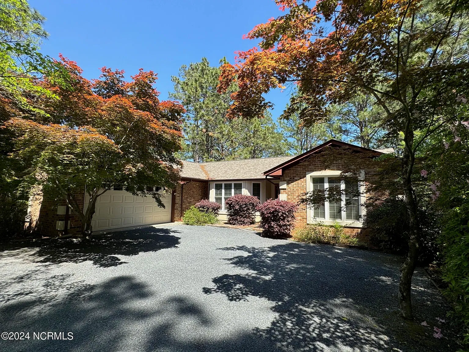 3 bed, 3.5 bath, 2390 sqft, $2,350 — Photo 1