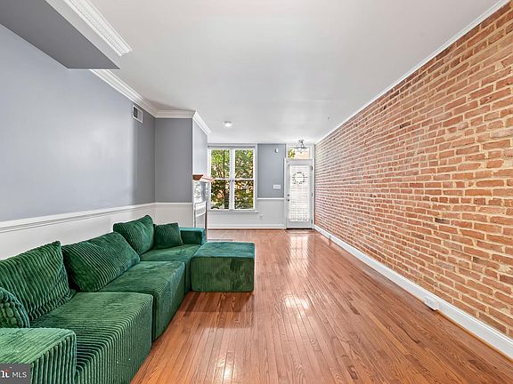 5th image of 3211 Foster Ave