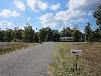 2nd image of 224 E Pointe Dr