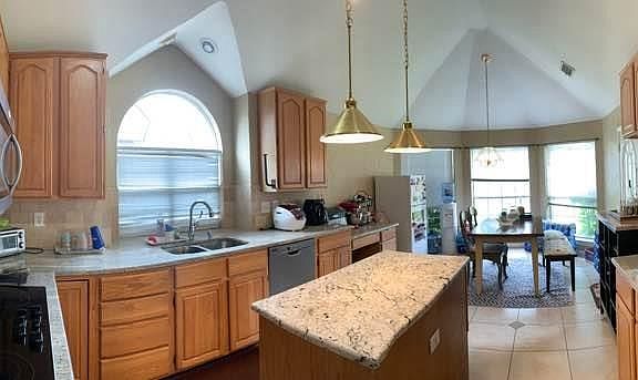 3rd image of 1712 Forest Glen Dr