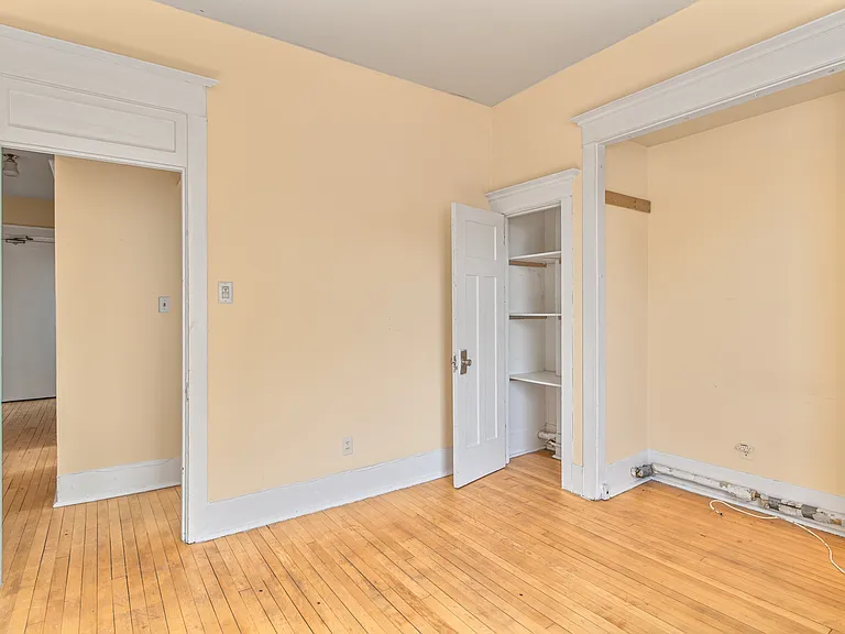 355 Elgin St #C — Photo 9