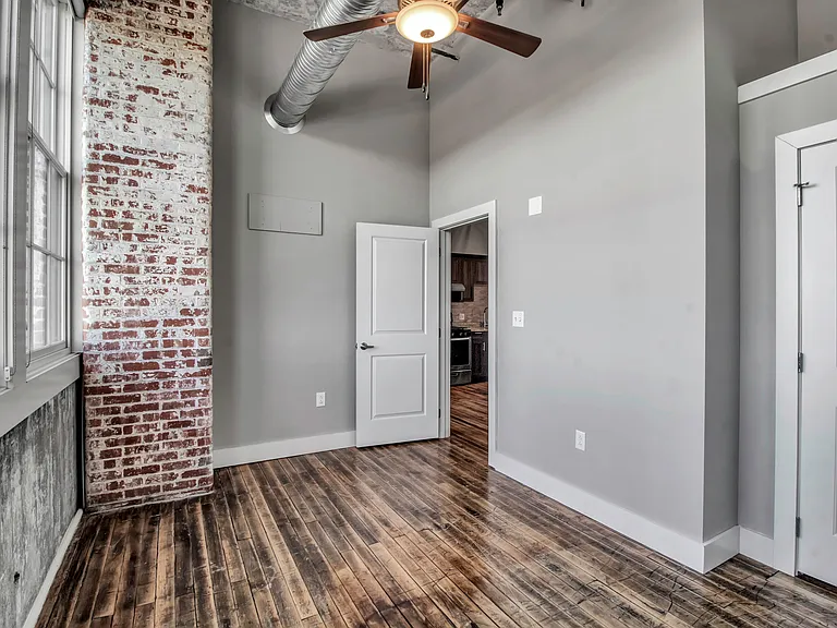 Crescendo Loft Apartments — Photo 26