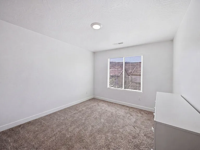 1677 S Cedar Mesa Dr — Photo 13
