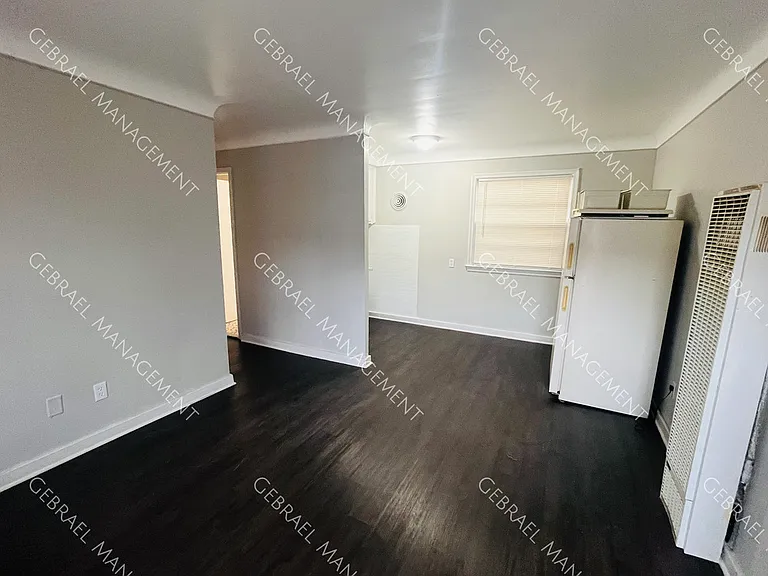 11018 Hayes St — Photo 4