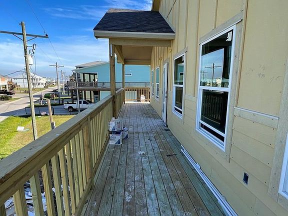 3rd image of 963 S Cove Dr