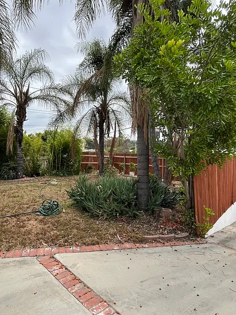 224 W Fernfield Dr — Photo 1