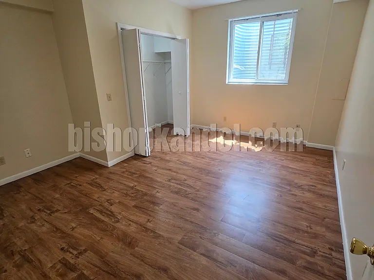 138 Allen Ave — Photo 10