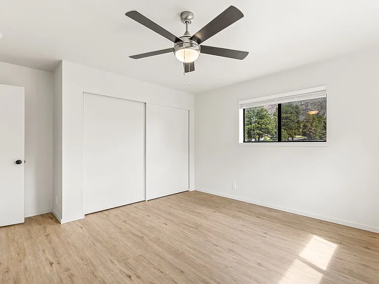 3325 E Lockett Rd — Photo 30