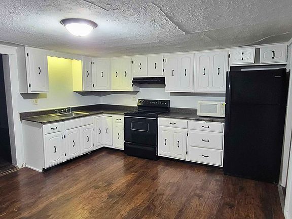 3rd image of 168 Essex St #168