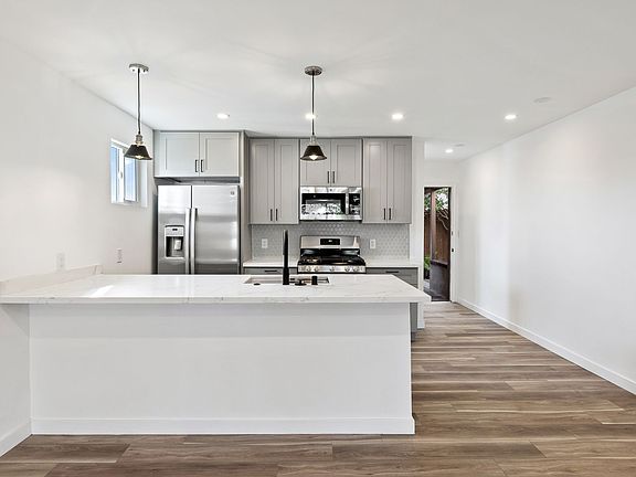 3rd image of 10420 Eastborne Ave APT 4