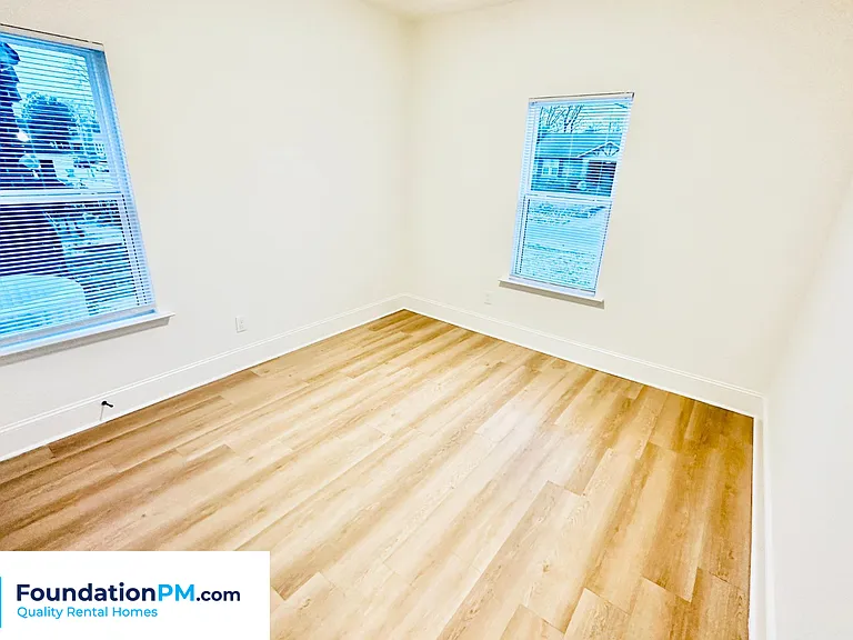 910 Dickinson St — Photo 10