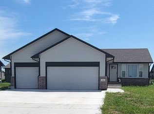 797 E Sunset Cir, Goddard, KS 67052