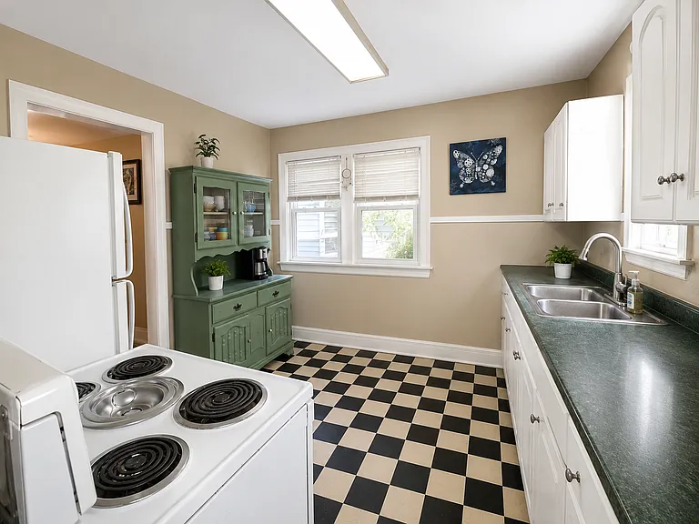 1518 S Kickapoo Ave — Photo 6