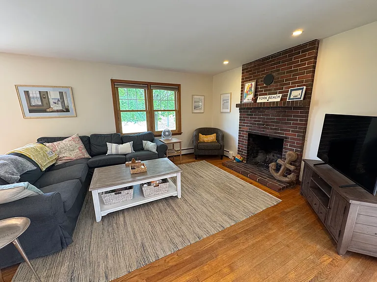 15 Iris Ave — Photo 9