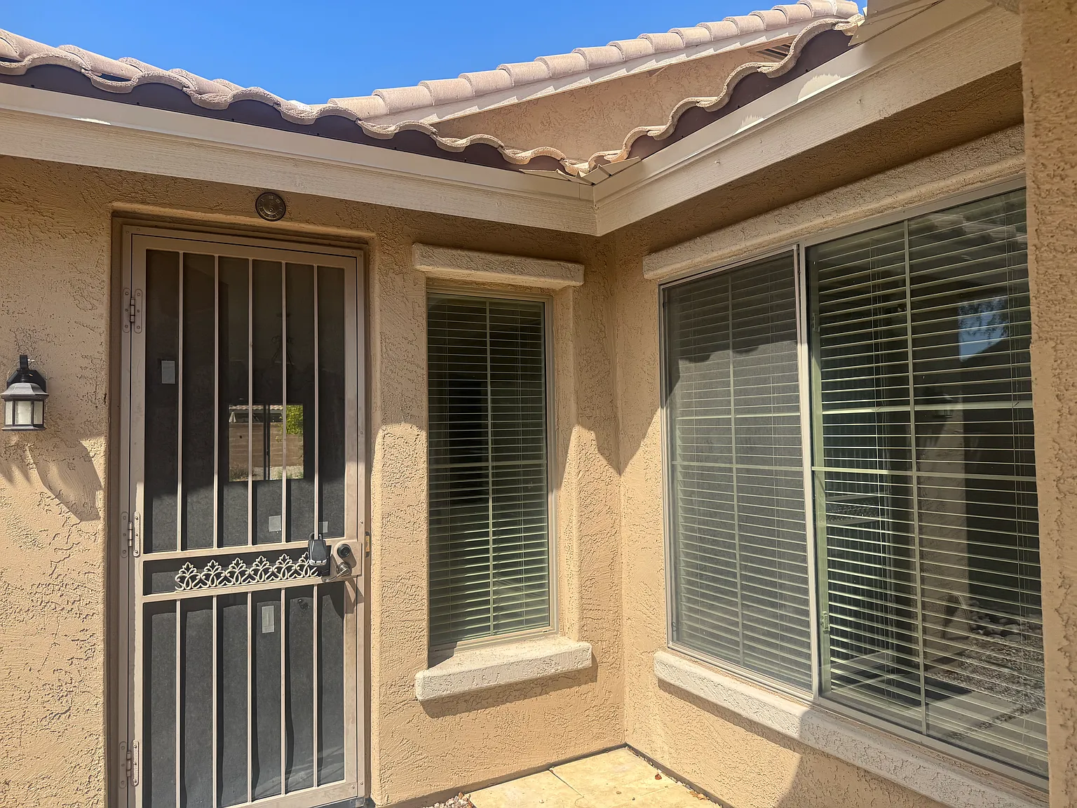 4 bed, 2368 sqft, $2,745 — Photo 3