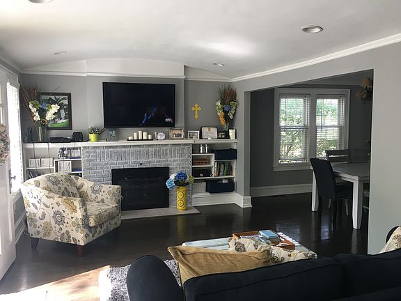 4th image of 1015 Irving Ave