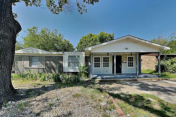3 bed, 1.5 bath, 1383 sqft, $1,625 — Photo 1