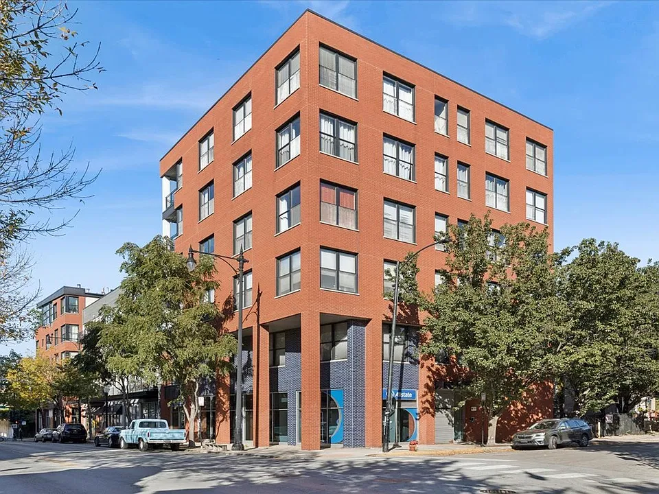 1621 S Halsted St #402