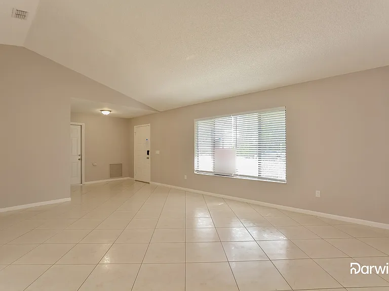 589 Tyler Ave — Photo 8