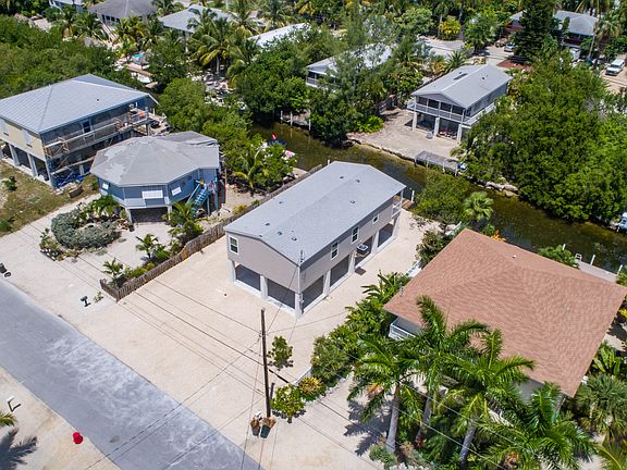 3rd image of 22859 Blackbeard Ln