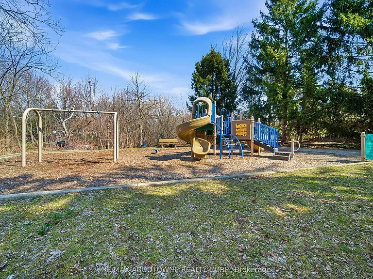 481 Anthony Dr — Photo 35