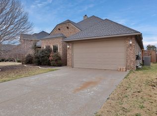 340 Tioga St, Burleson, TX 76028