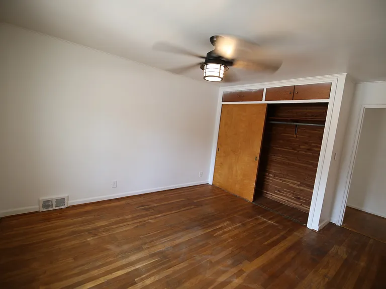 3191 E Broad St — Photo 14