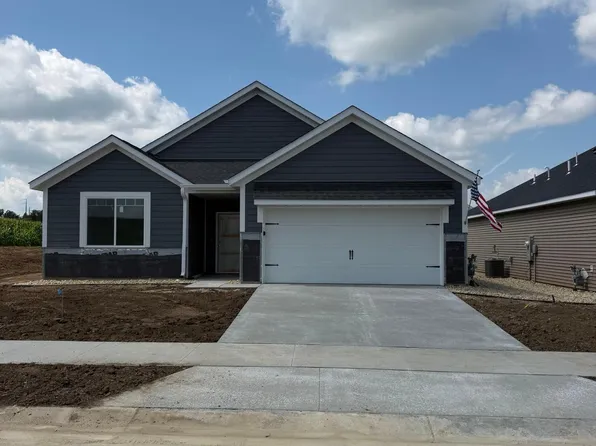 1804 Dale Pl SE, Pine Island, MN 55963