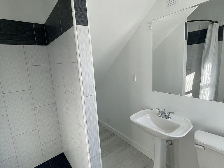 117 S Welch St — Photo 4