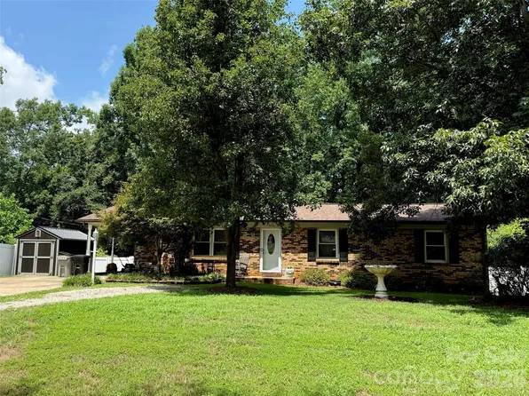4620 Maplecrest Dr, Gastonia, NC 28056