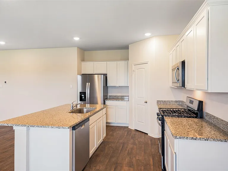 321 Sandringham Loop — Photo 7