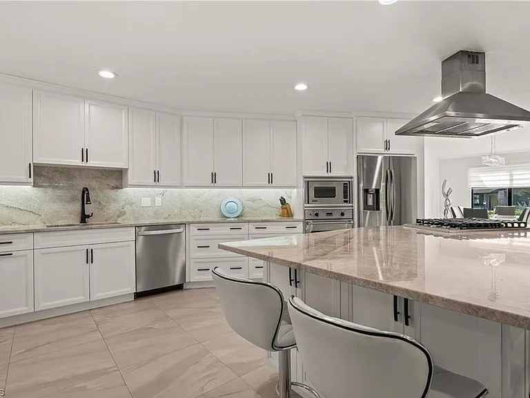 2307 Queens Way — Photo 13