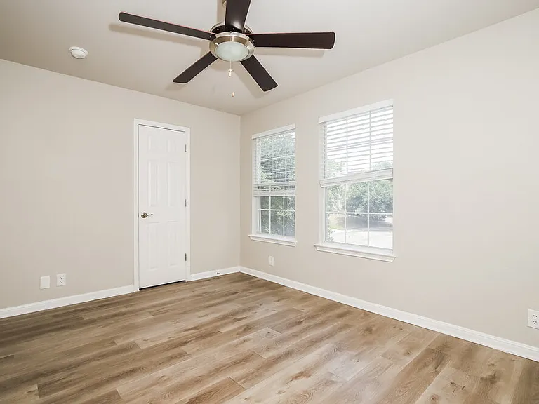 16039 Gino Park — Photo 14