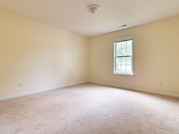 5th image of 205 Shady Ct
