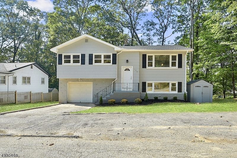 2nd image of 128 W End Ave