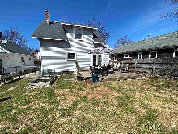 5th image of 383 W Crescent St