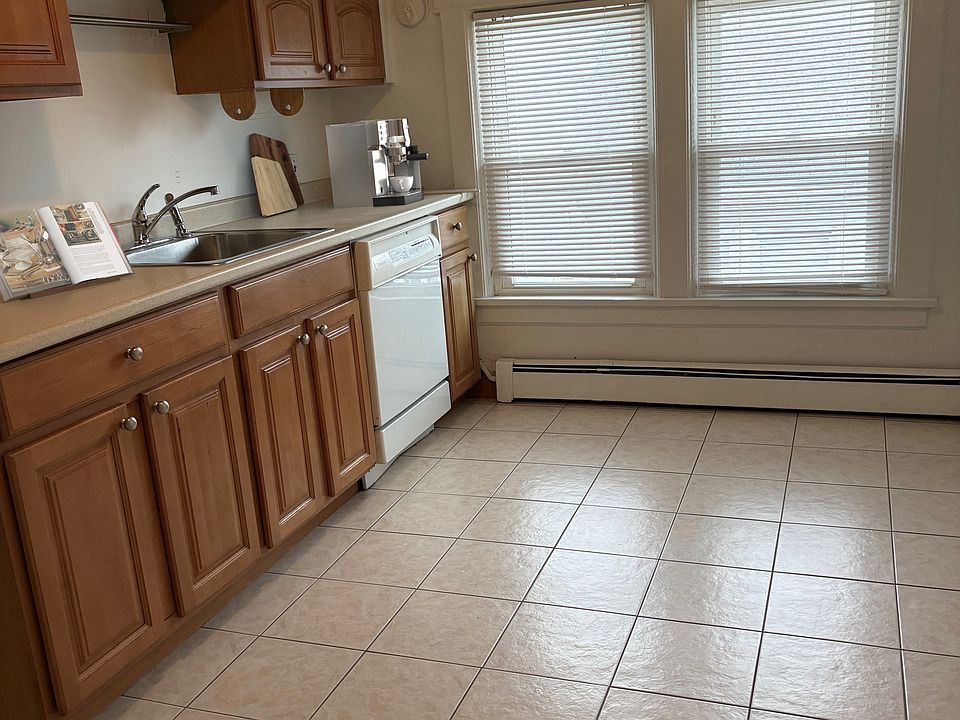 2nd image of 110 Shippan Ave #3