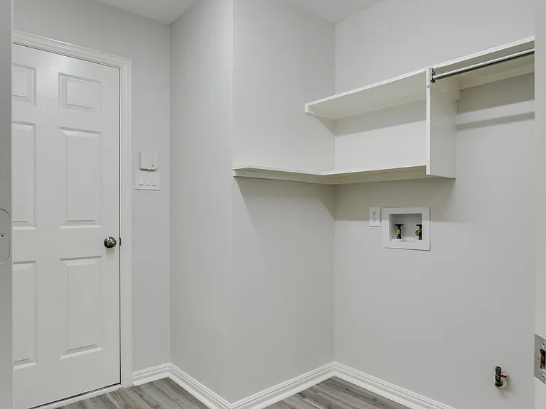 409 Lancashire Dr — Photo 25